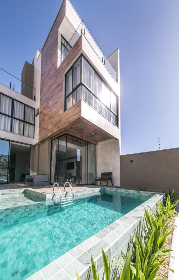 Casa Requinte, 4 Suites , Piscina II บัลเนอาริโอ กังโบริว ภายนอก รูปภาพ